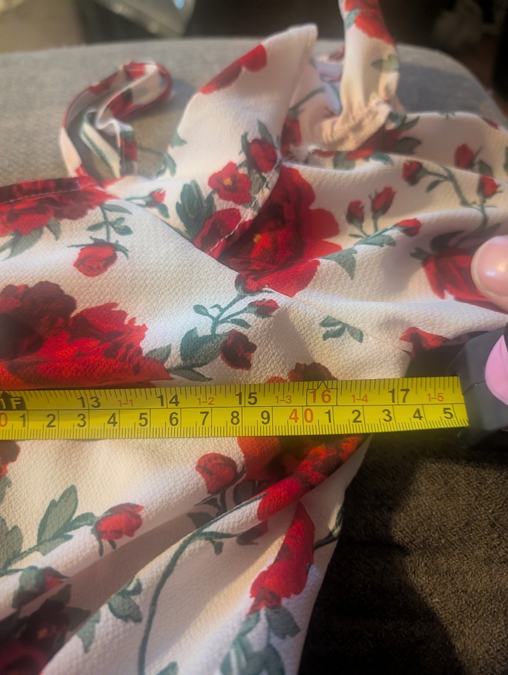 H&M Divided White Off-Shoulder Ruffled Crop Top with Red Rose Print Size 8 - Picture 7 of 7